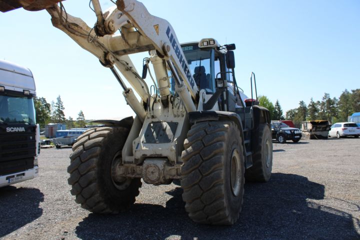 744870-33 Liebherr 580 Wheel loader 12127 h -2011 incl. bucket
