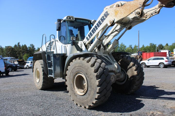 744870-35 Liebherr 580 Wheel loader 12127 h -2011 incl. bucket