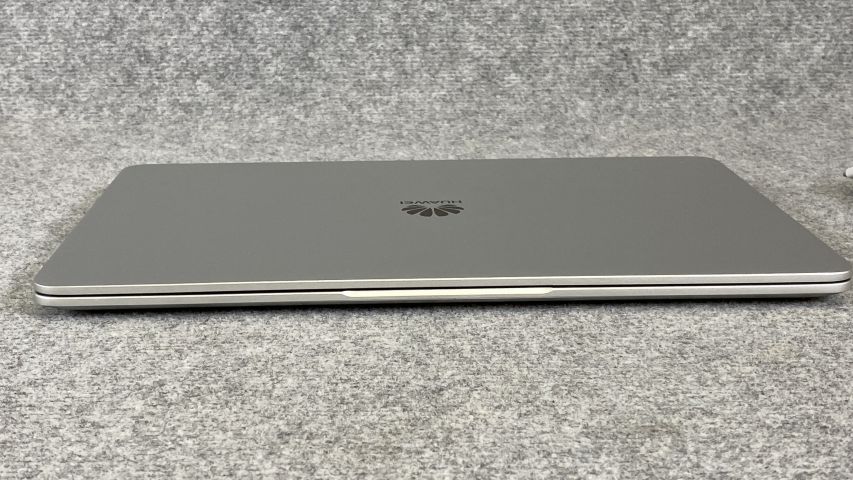 745677-7 Laptop - HUAWEI MateBook, Mod: VLT-W50 - 238 GB