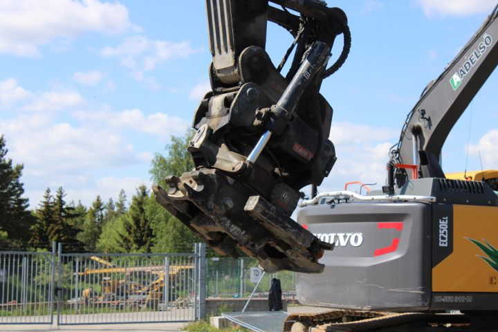 744868-11 Volvo Ecr 235E L incl. Accessories 5389h