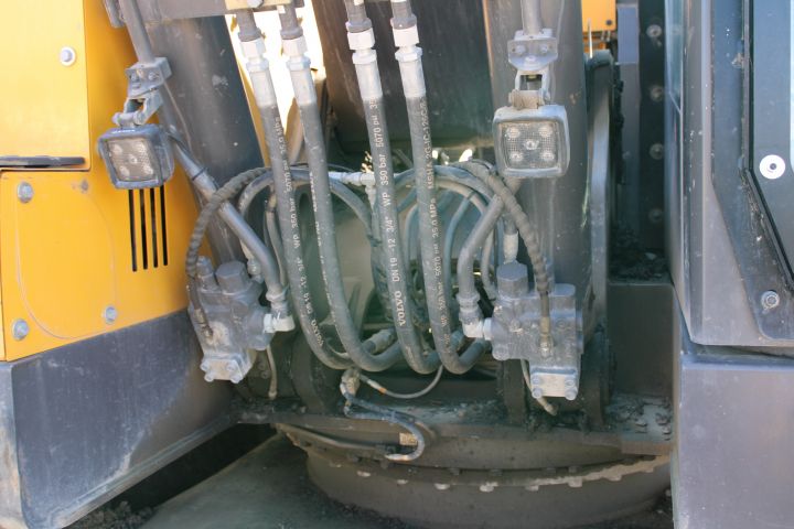 744868-30 Volvo Ecr 235E L incl. Accessories 5389h