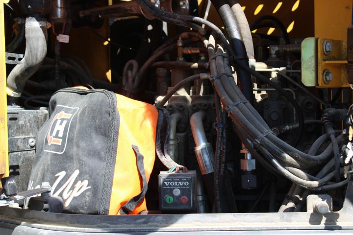 744868-74 Volvo Ecr 235E L incl. Accessories 5389h