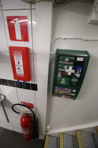 798481-1 First aid kit, fire blanket, carbon dioxide extinguisher