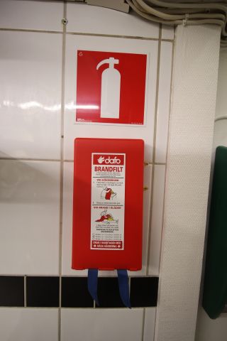 798481-3 First aid kit, fire blanket, carbon dioxide extinguisher