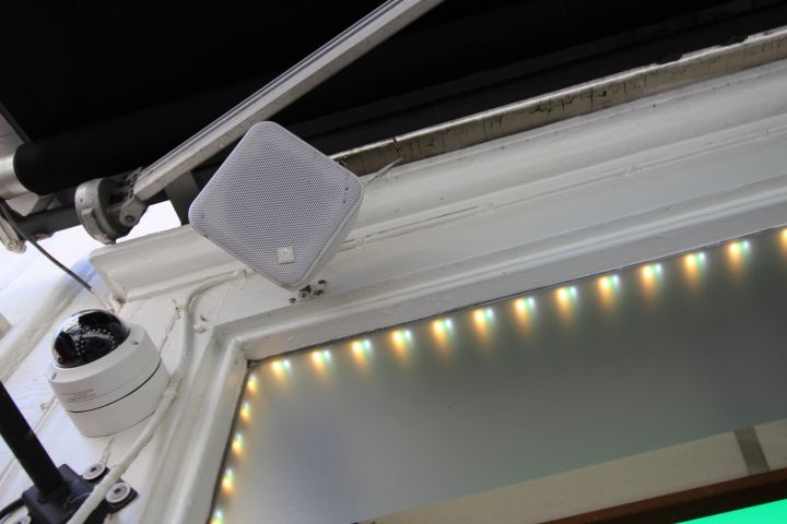 798502-4 Multiroom amplifier VSSL A.6 with five speakers