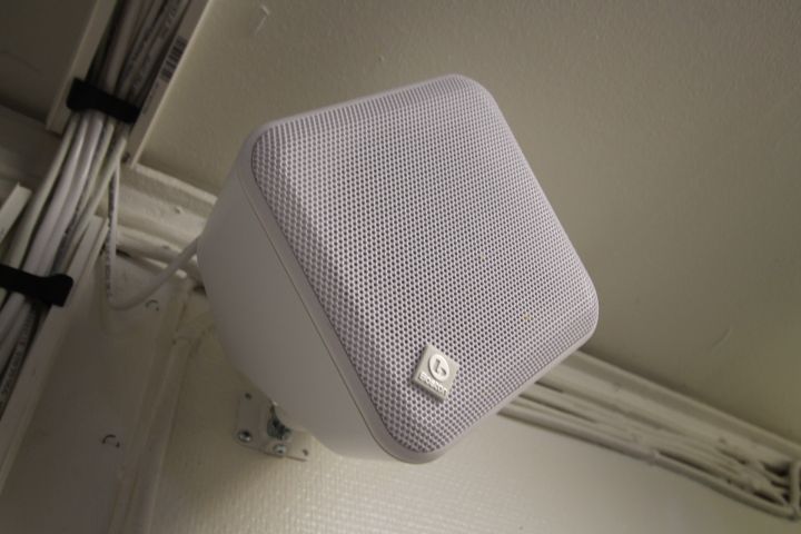 798502-8 Multiroom amplifier VSSL A.6 with five speakers