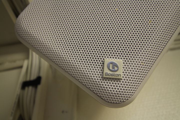 798502-9 Multiroom amplifier VSSL A.6 with five speakers