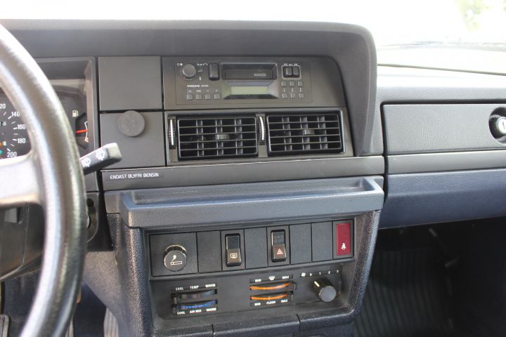 800126-17 Volvo 244 GL -1990