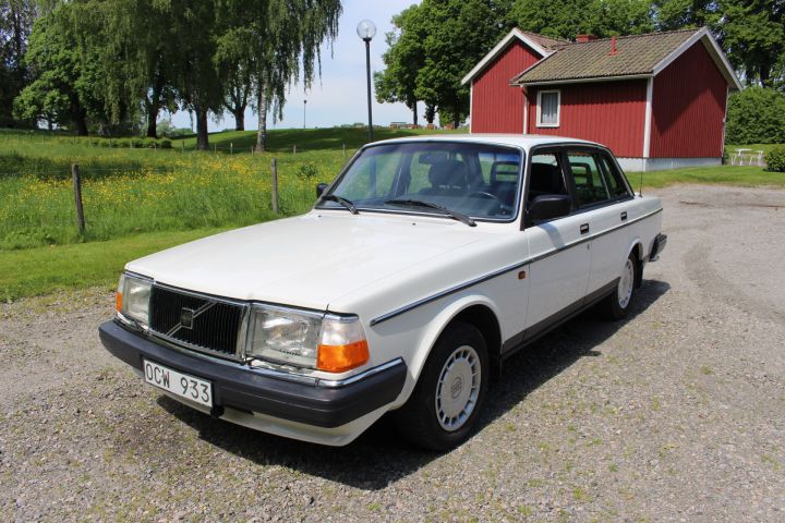800126-1 Volvo 244 GL -1990