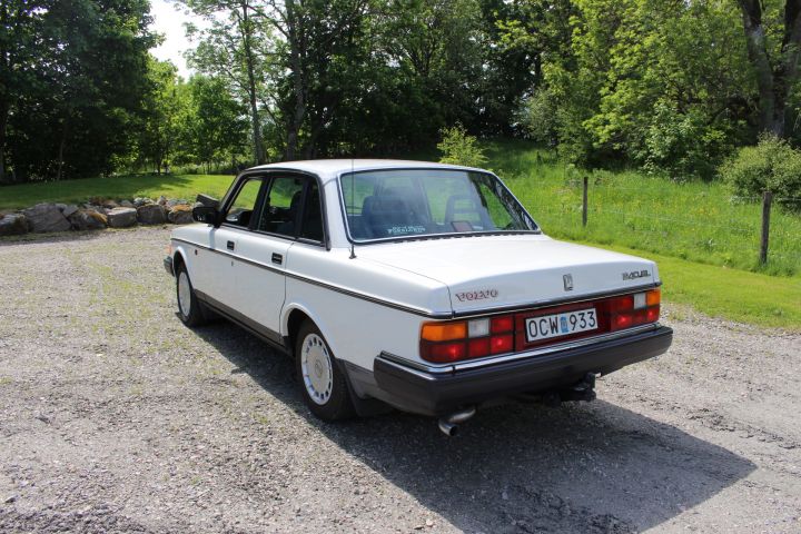 800126-3 Volvo 244 GL -1990