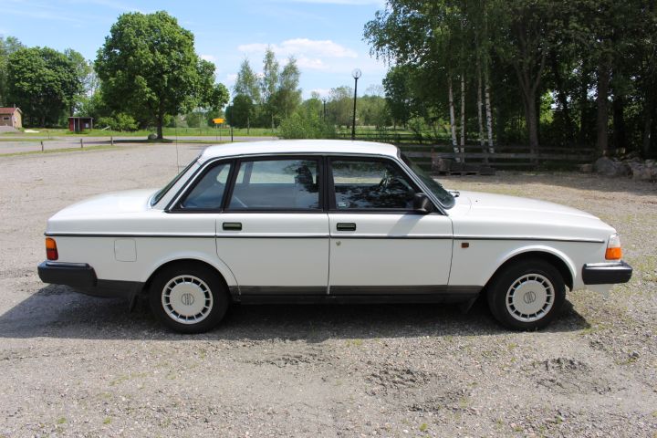 800126-6 Volvo 244 GL -1990
