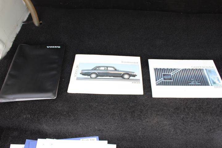 800126-24 Volvo 244 GL -1990