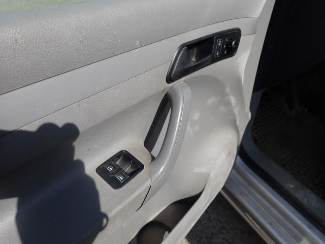 687518-77 Volkswagen Caddy -08, DYH589