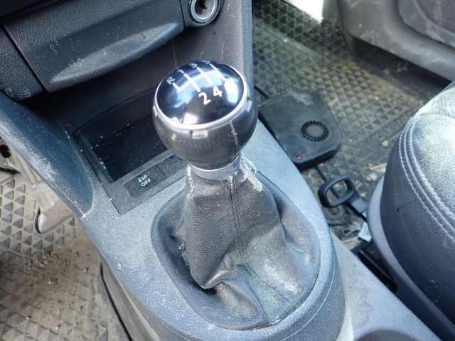 687518-85 Volkswagen Caddy -08, DYH589