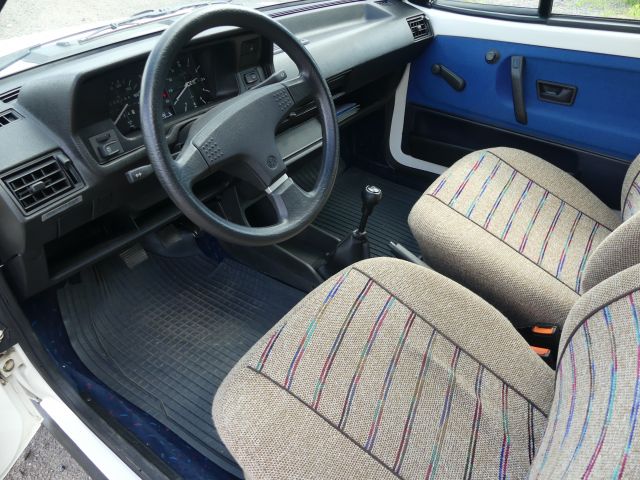 735939-10 Volkswagen Polo Coupé -1990