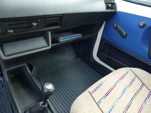 735939-12 Volkswagen Polo Coupé -1990