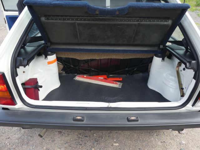 735939-16 Volkswagen Polo Coupé -1990