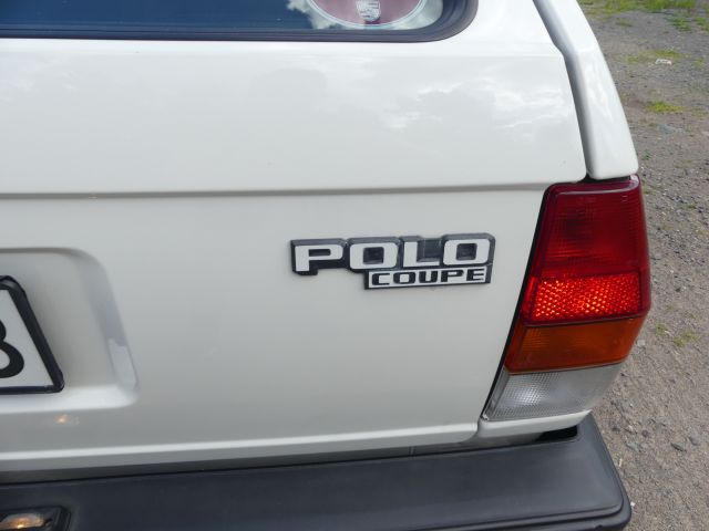 735939-18 Volkswagen Polo Coupé -1990