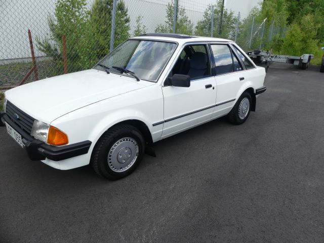 735943-1 Ford Escort 1.6 GL -1983
