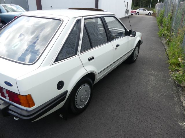 735943-5 Ford Escort 1.6 GL -1983