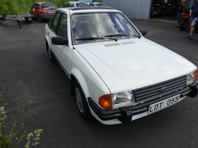 735943-6 Ford Escort 1.6 GL -1983