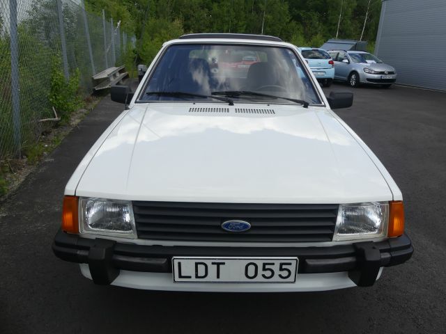 735943-7 Ford Escort 1.6 GL -1983