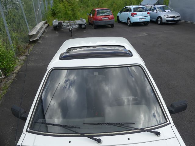 735943-9 Ford Escort 1.6 GL -1983