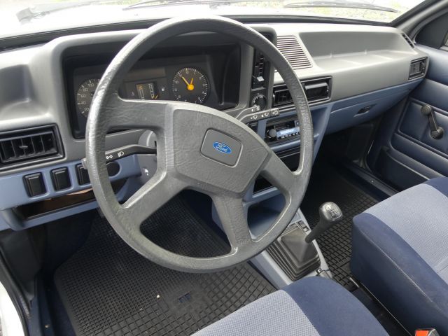 735943-14 Ford Escort 1.6 GL -1983