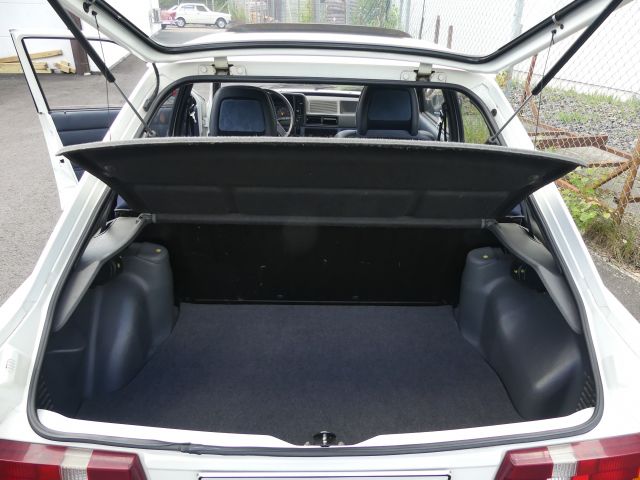 735943-18 Ford Escort 1.6 GL -1983