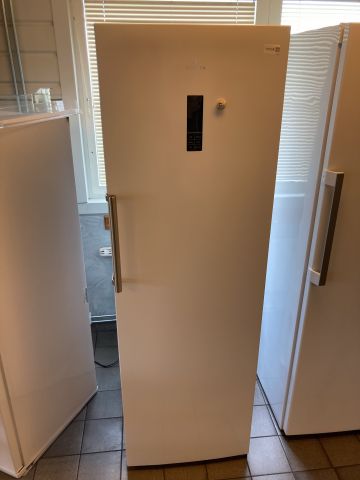 798558-1 Refrigerator Elvita