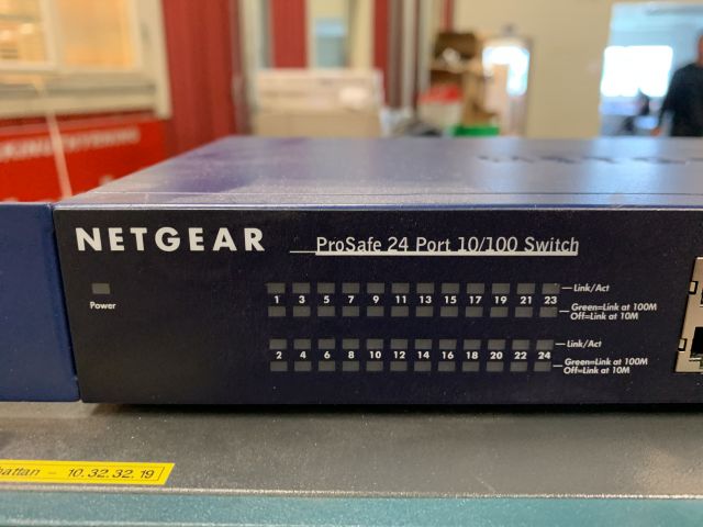 798584-2 Network switches 5pcs Cisco, Netgear