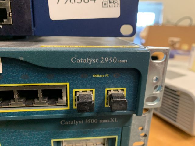 798584-5 Network switches 5pcs Cisco, Netgear