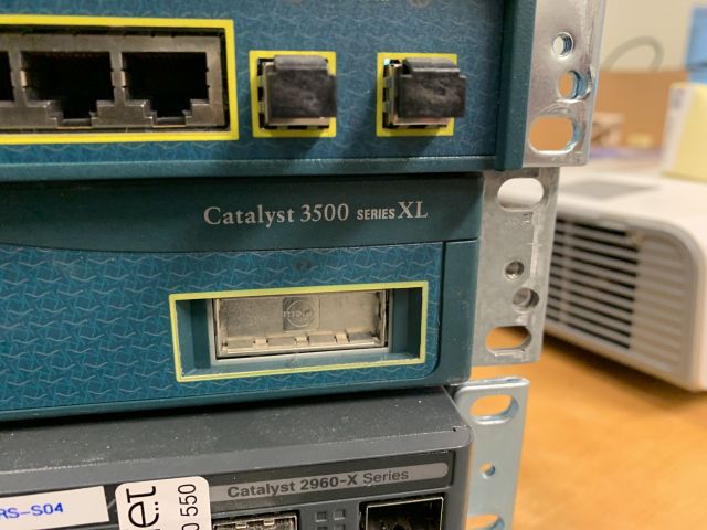 798584-6 Network switches 5pcs Cisco, Netgear