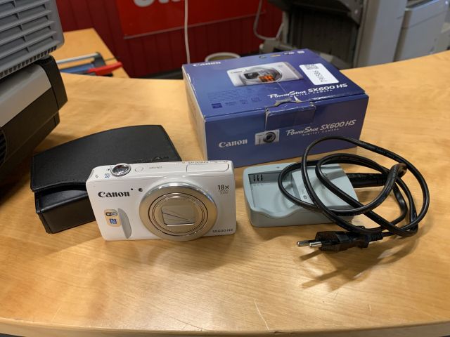 798586-1 Canon PowerShot SX600 HS Digital Camera