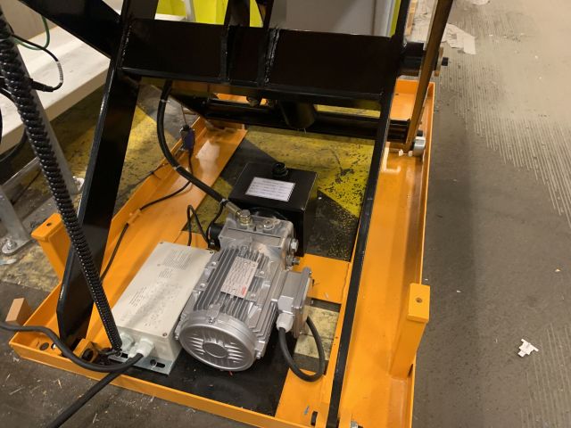 768470-3 Electric lifting table Silverstone 500kg -2020