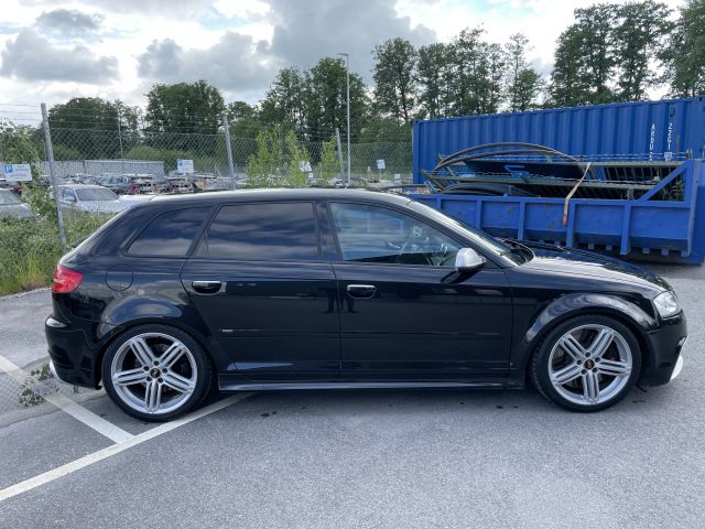 802205-2 Audi RS3 -12