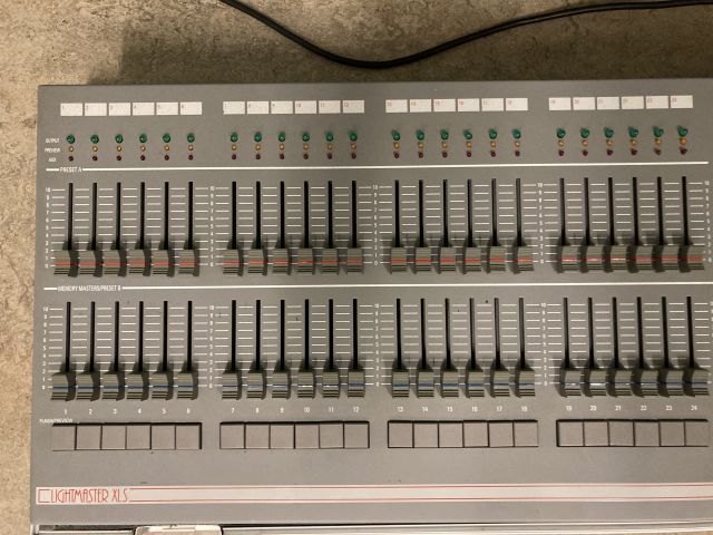 802265-3 Zero88 Lightmaster XLS Light Control Table