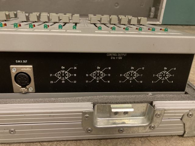 802265-7 Zero88 Lightmaster XLS Light Control Table