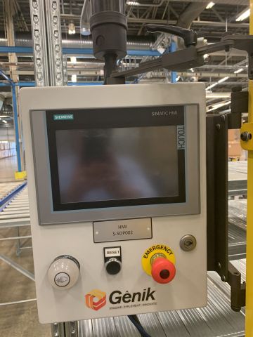 798614-2 Industrial robot and turntable Yaskawa -2018 with spot welding Obara