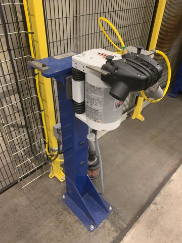 798614-14 Industrial robot and turntable Yaskawa -2018 with spot welding Obara