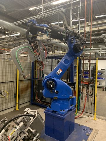 798614-17 Industrial robot and turntable Yaskawa -2018 with spot welding Obara
