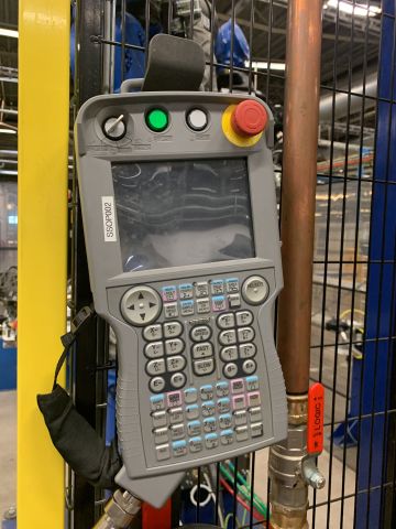 798614-28 Industrial robot and turntable Yaskawa -2018 with spot welding Obara