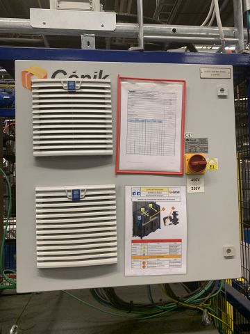 798616-9 Industrial robot and turntable Yaskawa -2018 with spot welding Obara