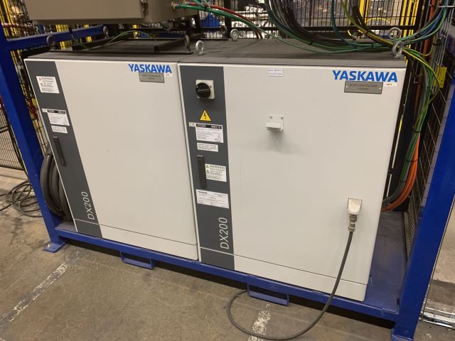 798616-11 Industrial robot and turntable Yaskawa -2018 with spot welding Obara