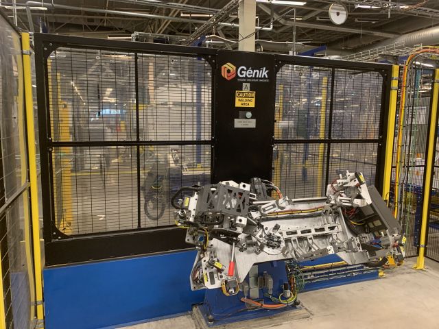 798616-18 Industrial robot and turntable Yaskawa -2018 with spot welding Obara