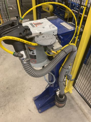 798616-26 Industrial robot and turntable Yaskawa -2018 with spot welding Obara