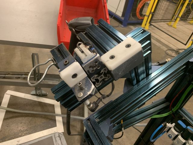 798621-8 Assembly bench with Atlas Copco torque wrench