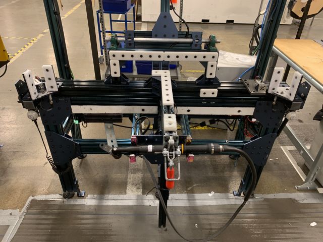 798639-2 Mounting station with Atlas Copco torque tractor