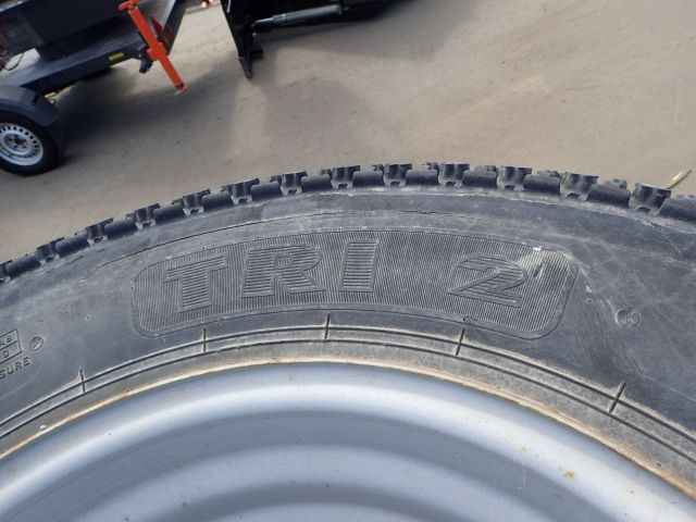689325-4 Tires that fit on the Wille tractor