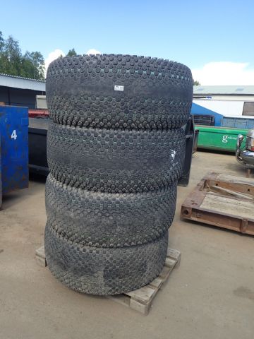 689325-5 Tires that fit on the Wille tractor